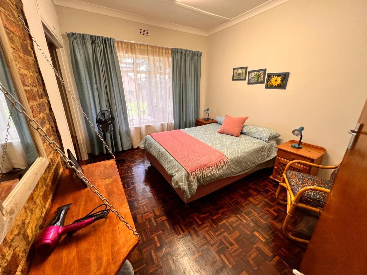 Firefly Budget Friendly Guest House ケンプトンパーク エクステリア 写真
