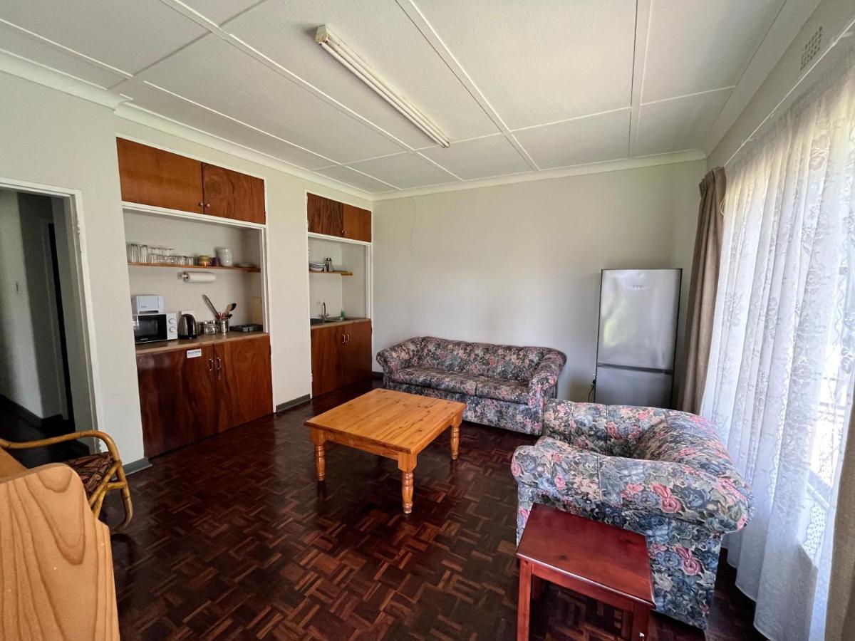 Firefly Budget Friendly Guest House ケンプトンパーク エクステリア 写真