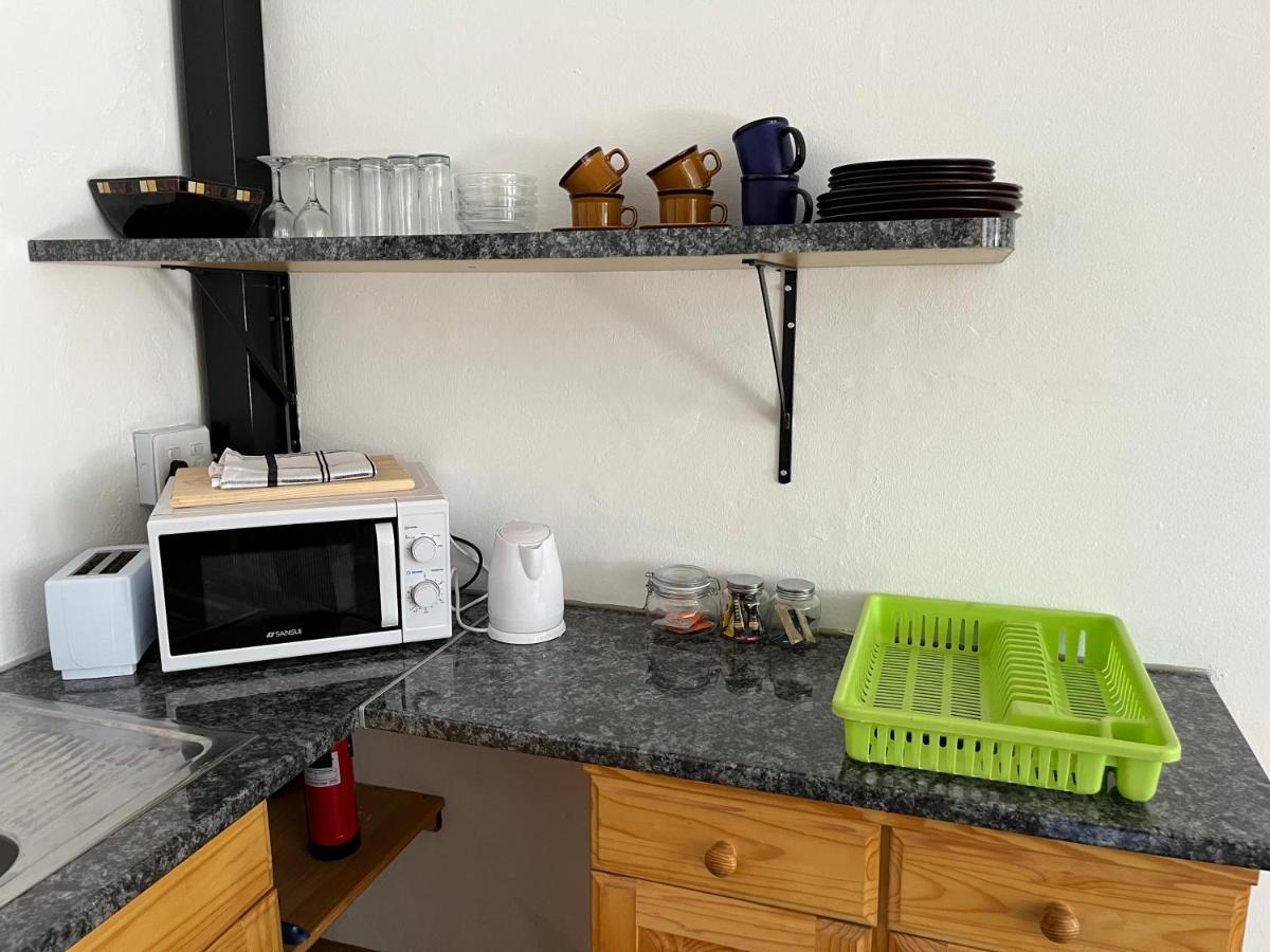 Firefly Budget Friendly Guest House ケンプトンパーク エクステリア 写真