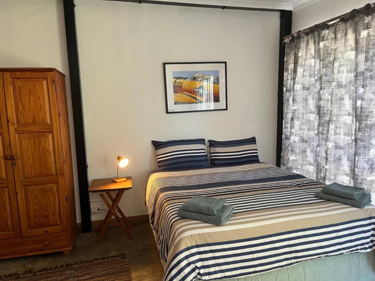 Firefly Budget Friendly Guest House ケンプトンパーク エクステリア 写真
