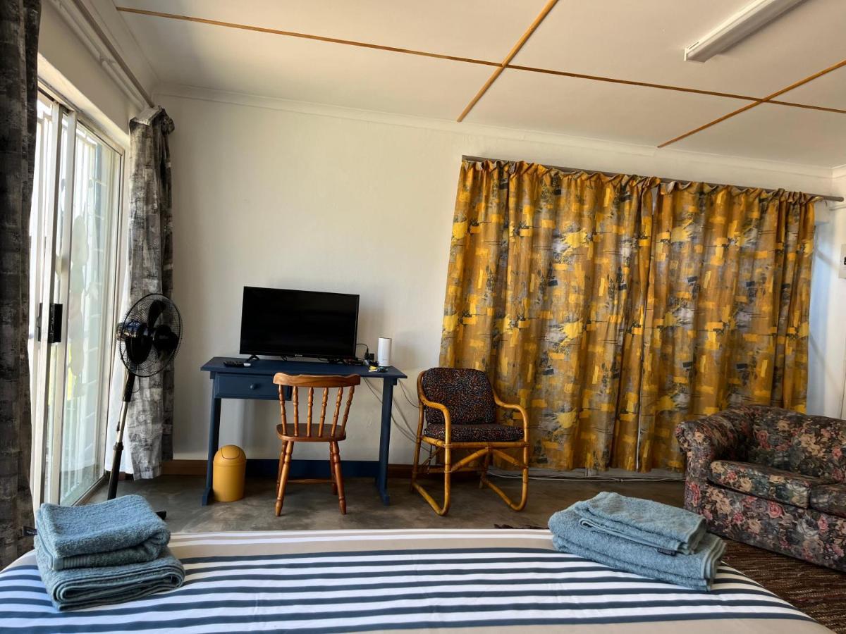 Firefly Budget Friendly Guest House ケンプトンパーク エクステリア 写真