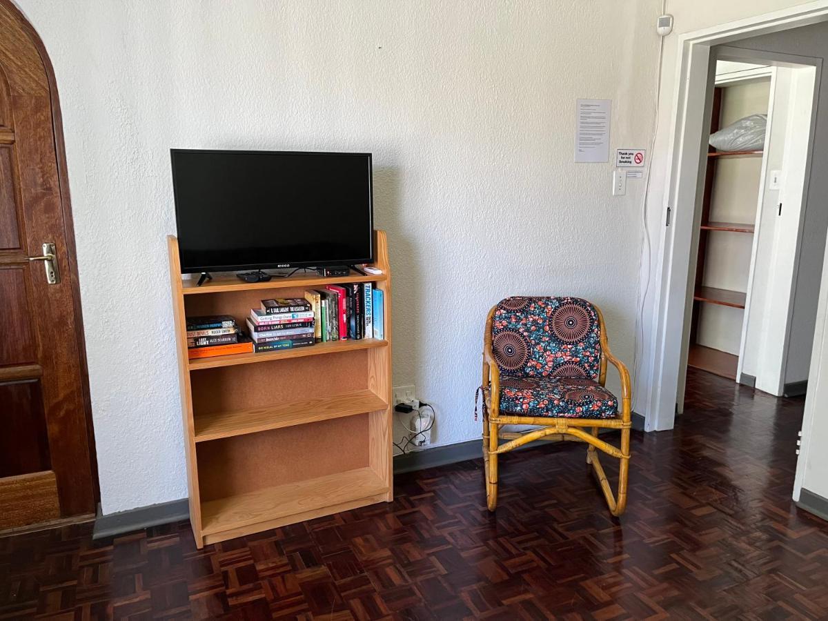 Firefly Budget Friendly Guest House ケンプトンパーク エクステリア 写真